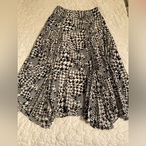 Anthro Maeve b&w houndstooth midi skirt w pleated detail & asymmetrical hem